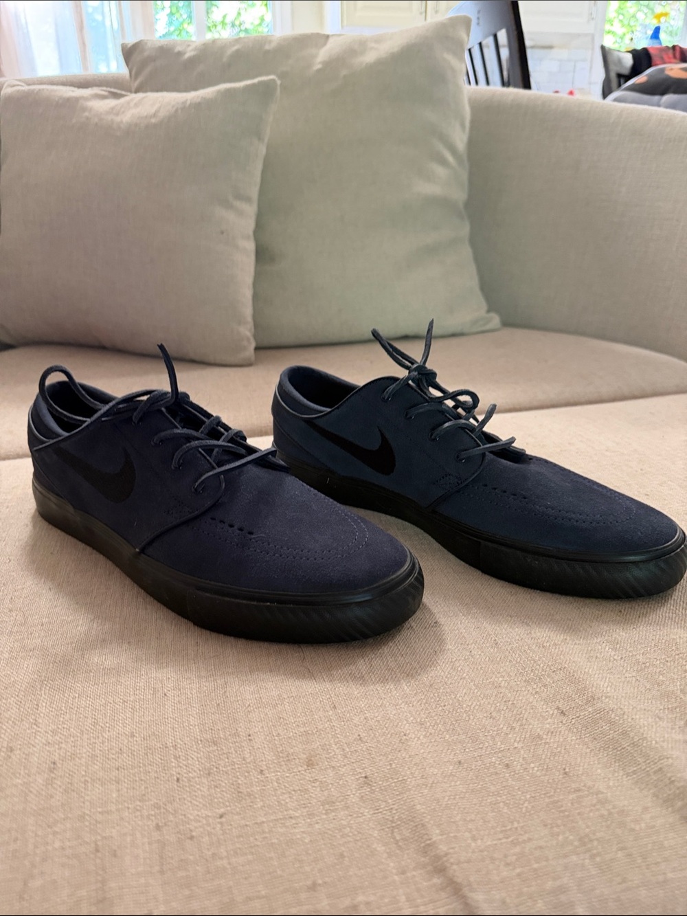Nike Men’s Navy Suede Low-Top Sneakers with Black Swoosh